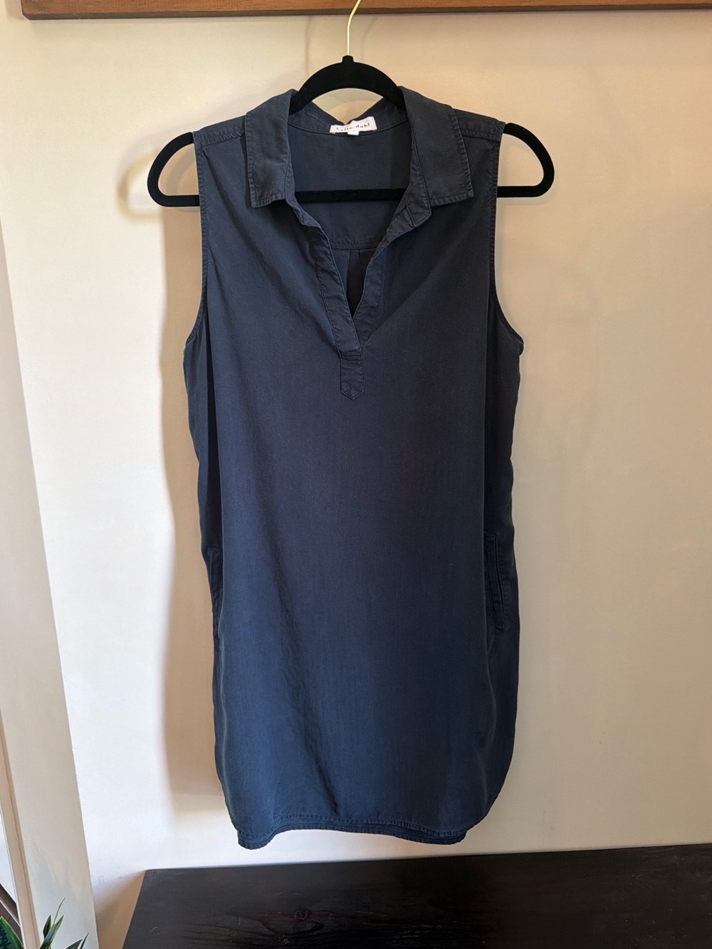 Bella Dahl Sleeveless Collared Shift Dress in Navy